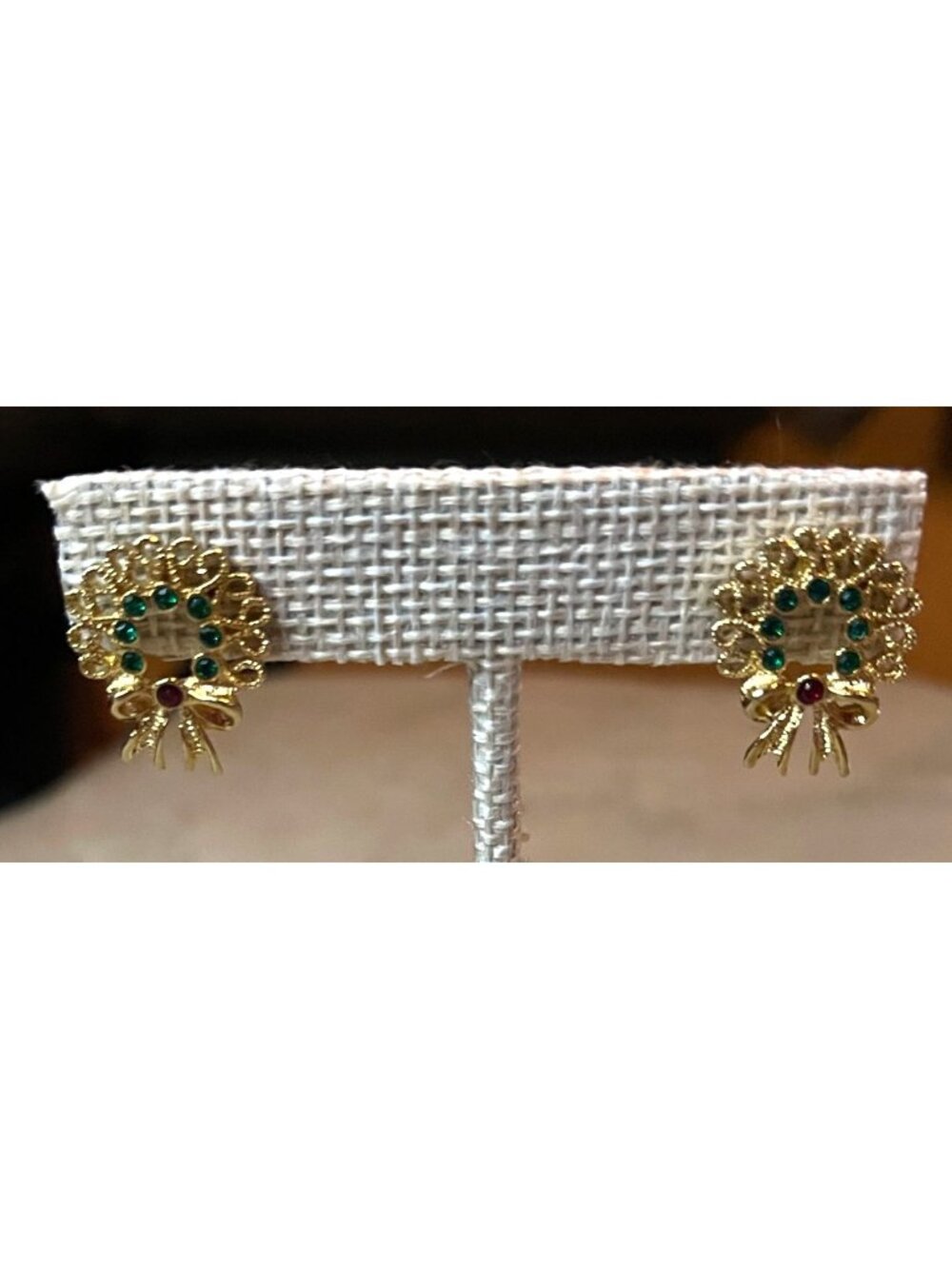 Vintage 80s Avon Christmas Wreath Stud Earrings Gold Filigree Green Red Rhinesto
